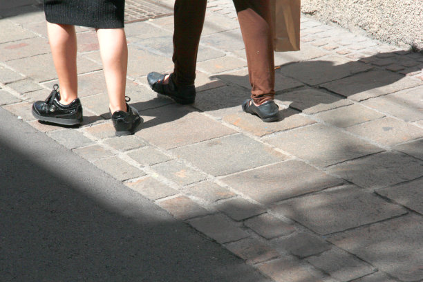 两个女人图片下载