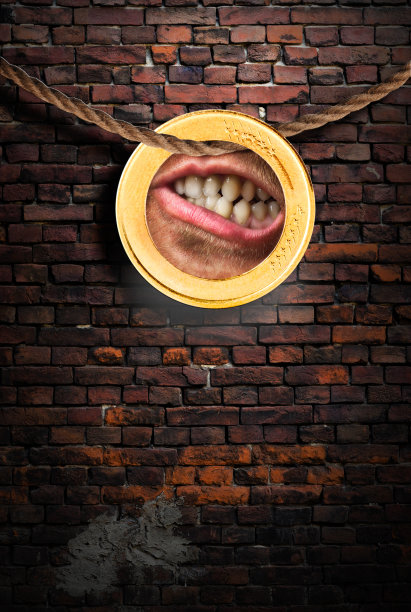 人嘴里的硬币图片下载