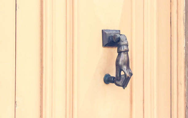 手形金属门环米色木门图片下载