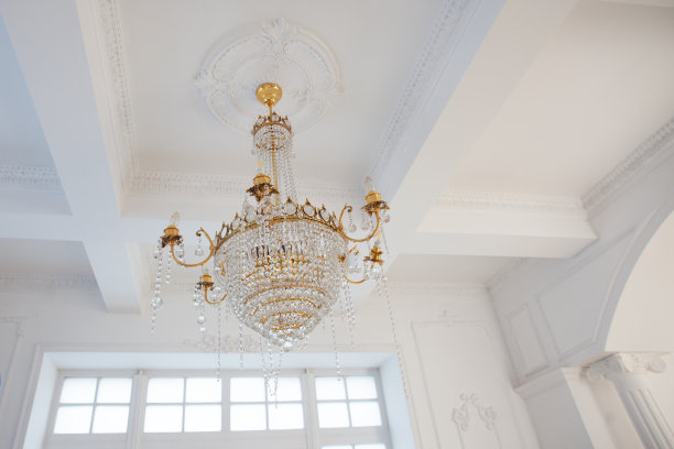 吊灯内部采用白金玻璃吊坠图片下载