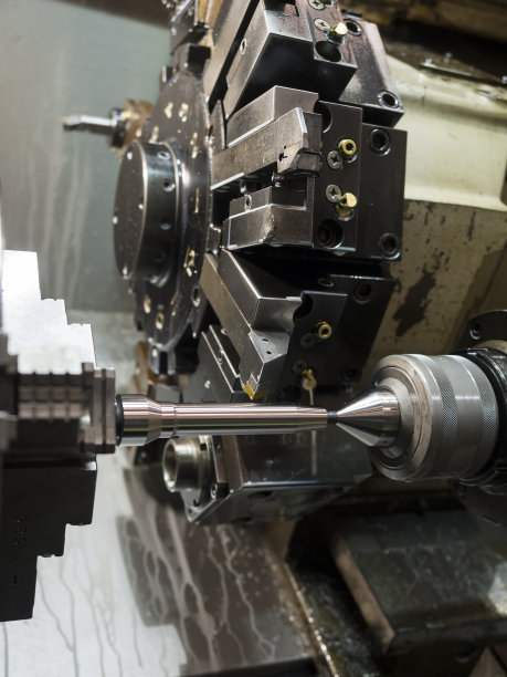 在工厂使用数控车床加工模具及模具零件图片下载