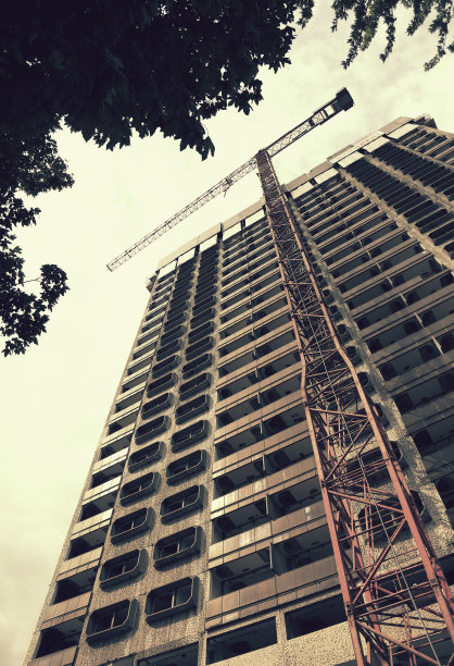 带有起重机的公寓楼图片下载