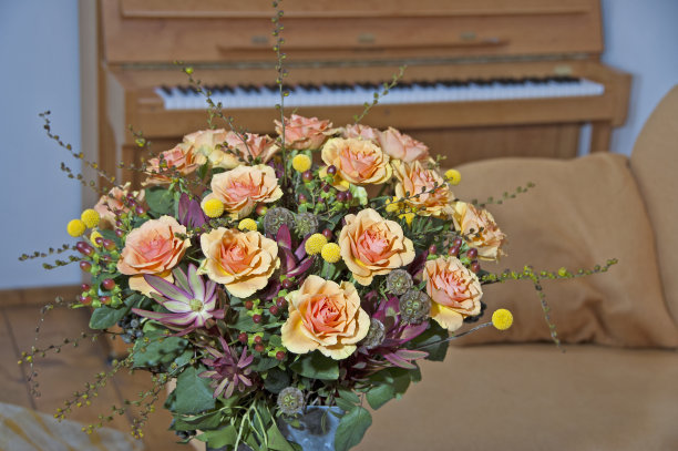 一束橙色玫瑰图片下载