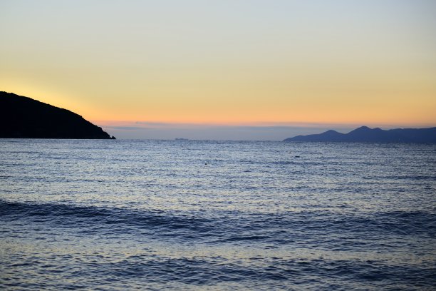 海上日出。图片下载