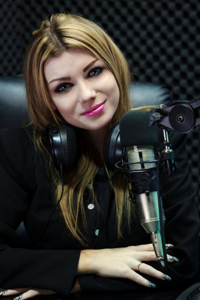 电台主持人图片下载