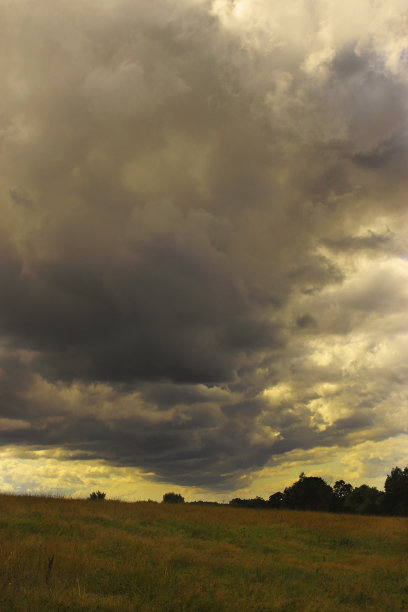雨圆的云图片下载