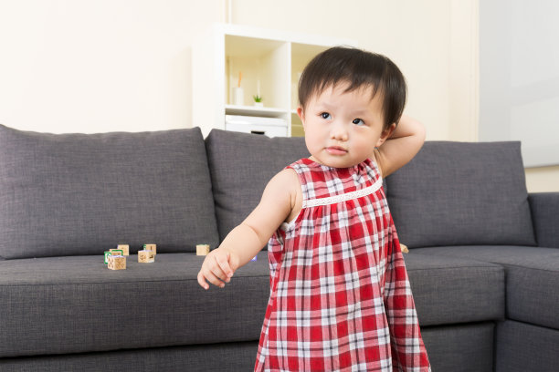 亚洲女婴在家图片下载