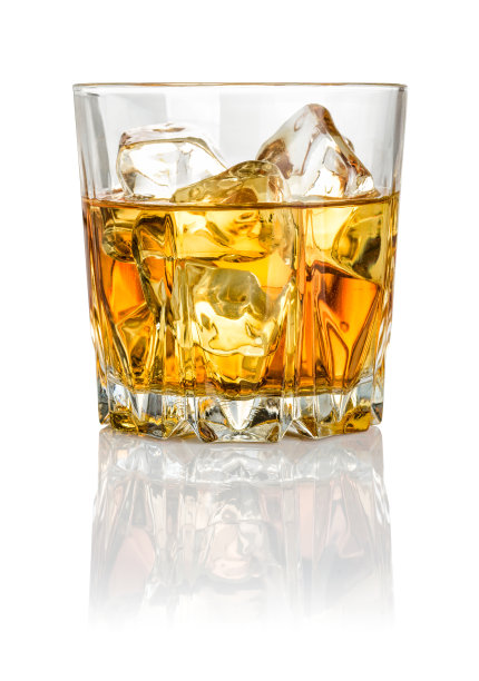 威士忌加冰图片下载
