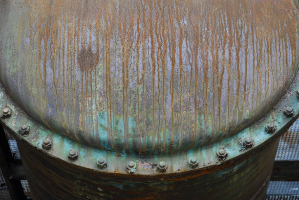 老高炉的铁部分生锈图片下载