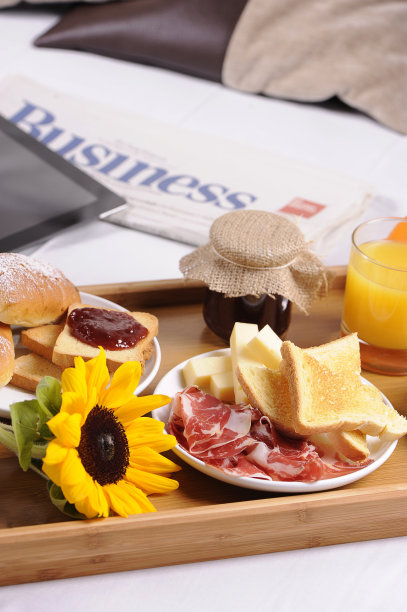 卧室托盘和早餐的照片图片下载