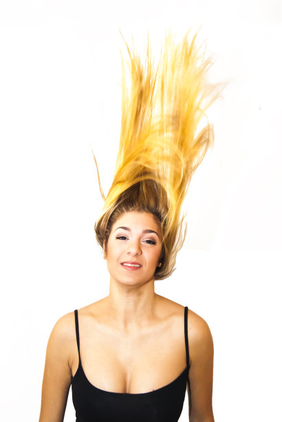 摇动头发的美女图片下载