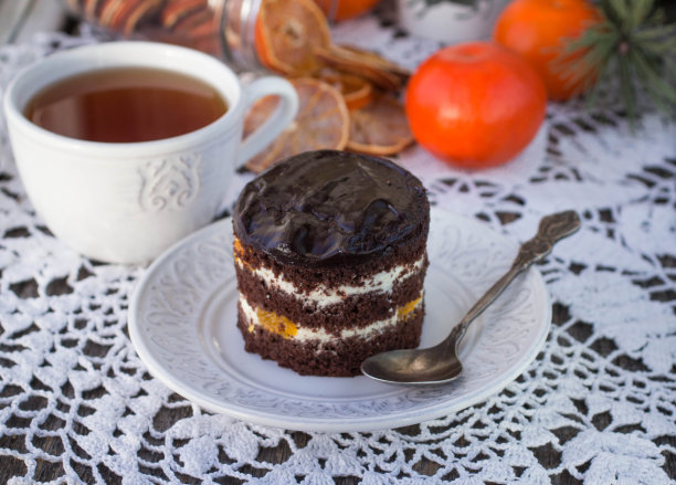 巧克力蛋糕配橘子图片下载