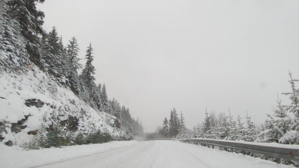 冬天的路图片下载