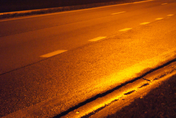 黄灯下的高速公路图片下载