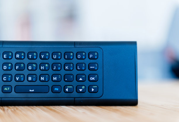 全标准键盘的现代遥控器图片下载