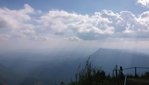 阳光穿过云层图片下载