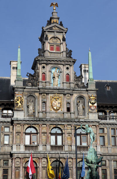 比利时安特卫普格罗特市场市政厅。图片下载