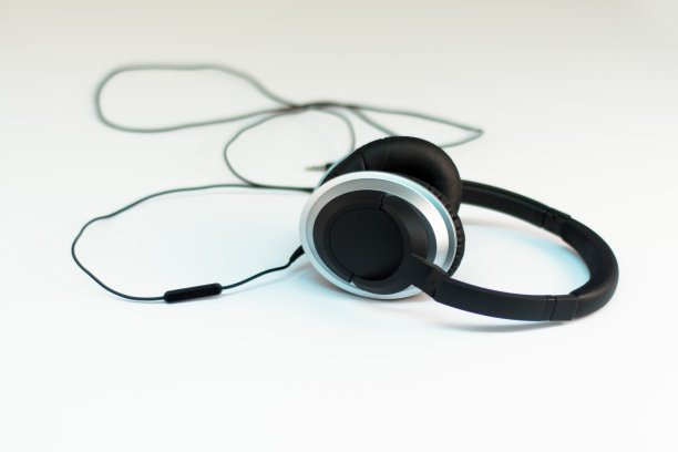 白色耳机1图片下载