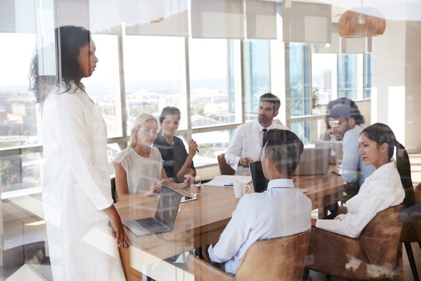 医院医务人员圆桌会议图片下载