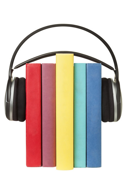 有声读物或带耳机的书籍。图片下载