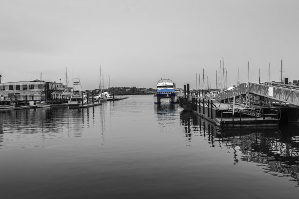 波士顿港口的船只图片下载