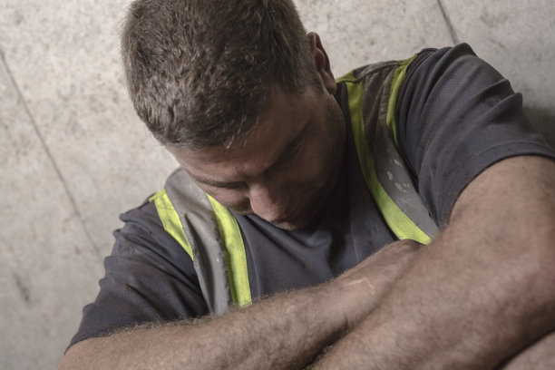 强调人。情感描写工人图片下载