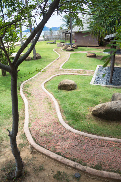 绿植自然度假村步道图片下载