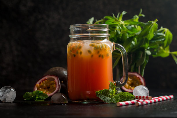 自制的百香果柠檬水图片下载