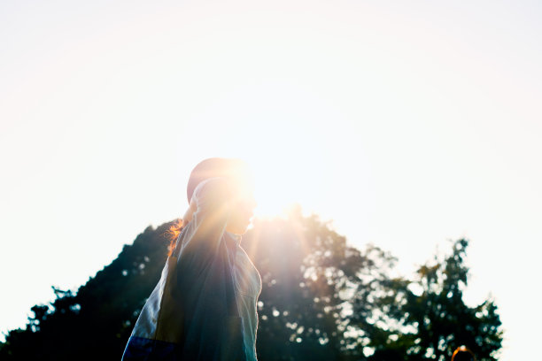 女人得到阳光图片下载