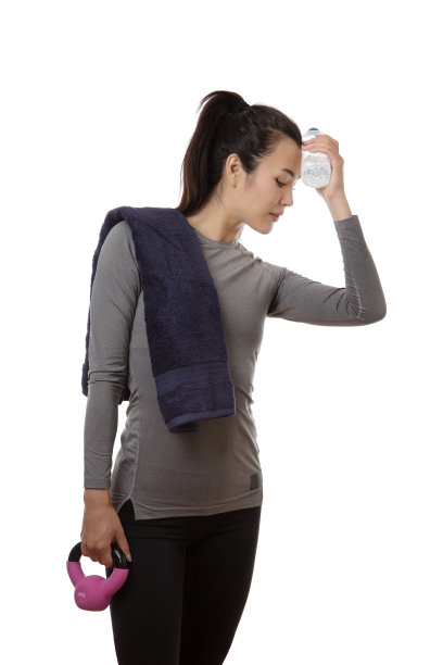 用毛巾健身的女人图片下载