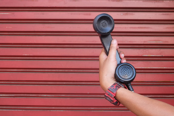 拾起电话。图片下载