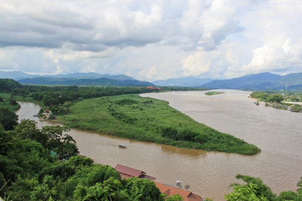 金三角地区从泰国到缅甸。金三角。位于泰国、缅甸和老挝三个国家接壤的湄公河上图片下载