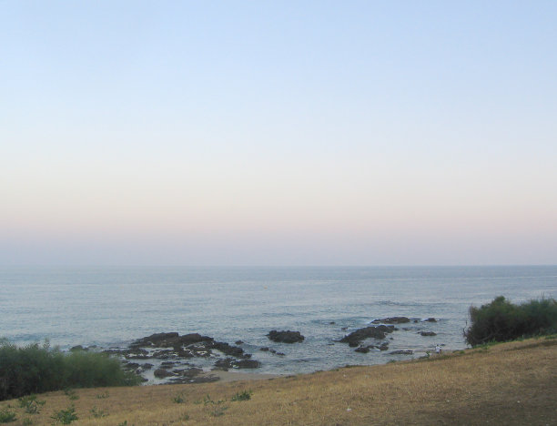 西班牙，太阳海岸的海洋岩石海岸。图片下载