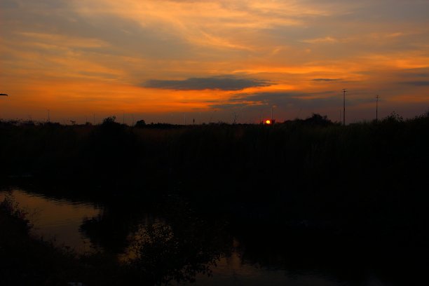 黄昏在grassfield图片下载