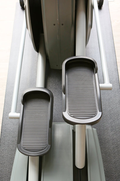 设备和机器在现代健身房健身中心图片下载