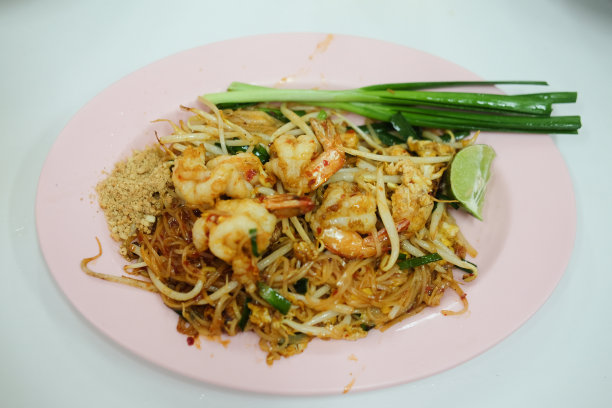 大虾泰式炒粉配各种泰国美食图片下载