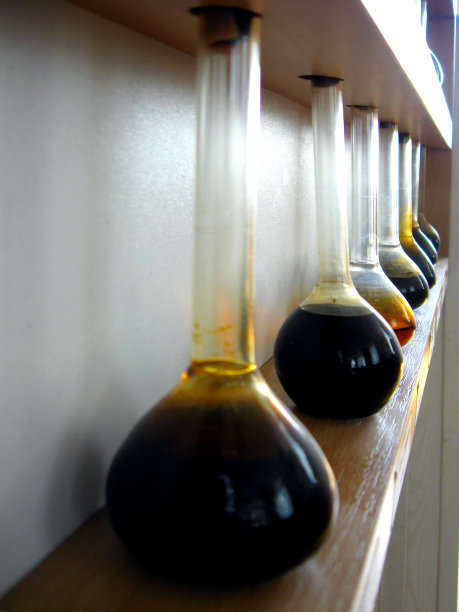 烧瓶中的油标本图片下载