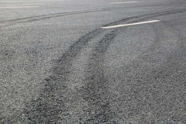 沥青路面，刹车压印图片下载