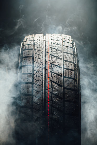 冬季轮胎冒烟图片下载