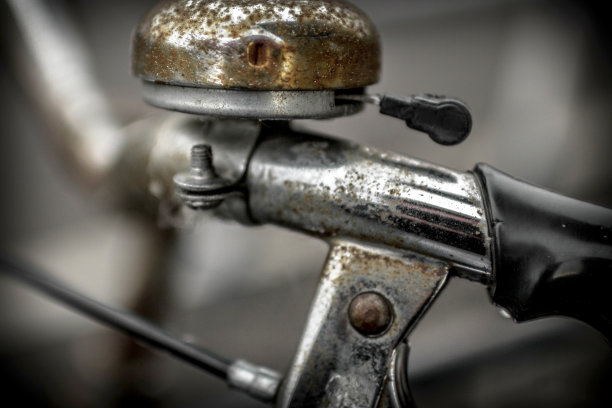生锈的自行车铃铛图片下载