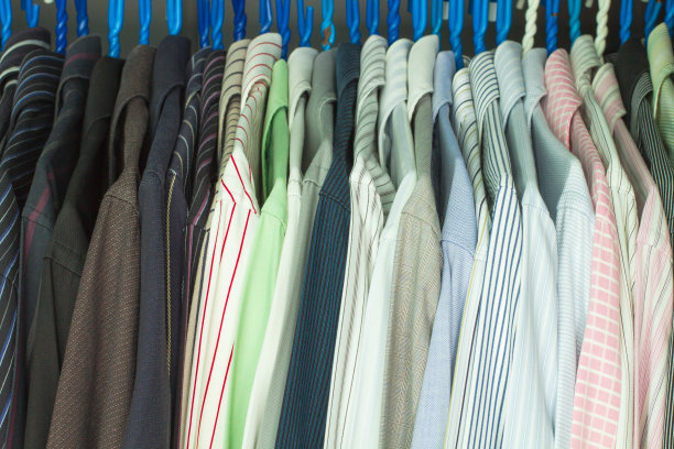 衣橱里的衬衫图片下载