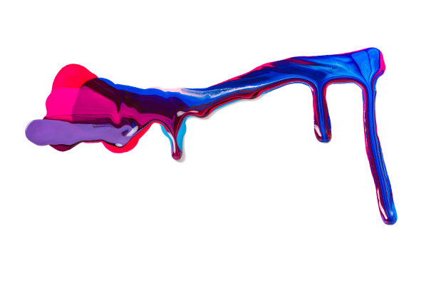 在白色背景上洒上彩色指甲油。蓝色和粉色的油漆污渍。图片下载