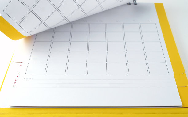 空白的黄色台历，白色背景上有注释线图片下载