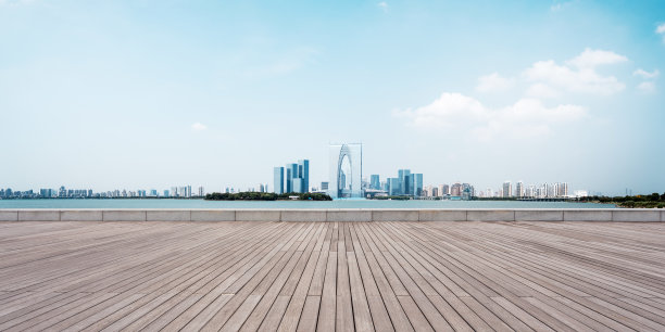 空木地板与现代城市的城市景观图片下载