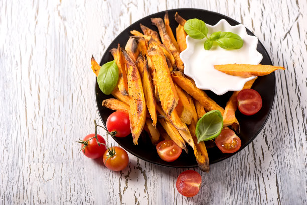 健康的自制红薯薯条，素食和纯素食品图片下载