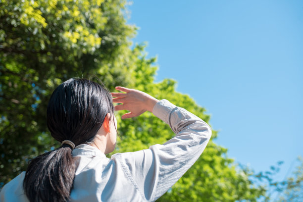 女人保护她的脸图片下载