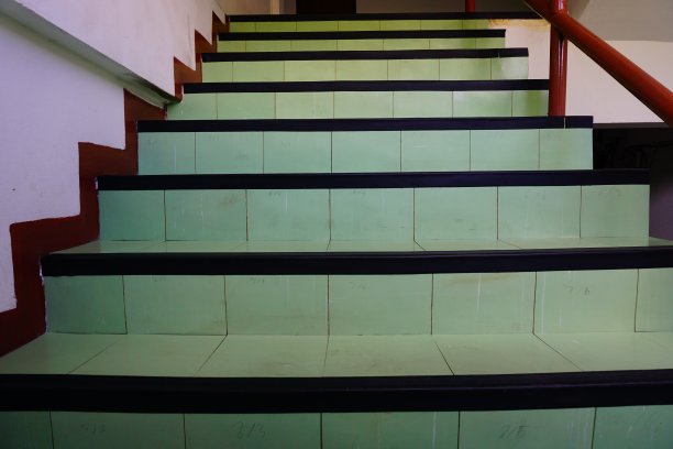 楼房里的楼梯图片下载