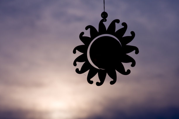 日落太阳喂鸟器图片下载