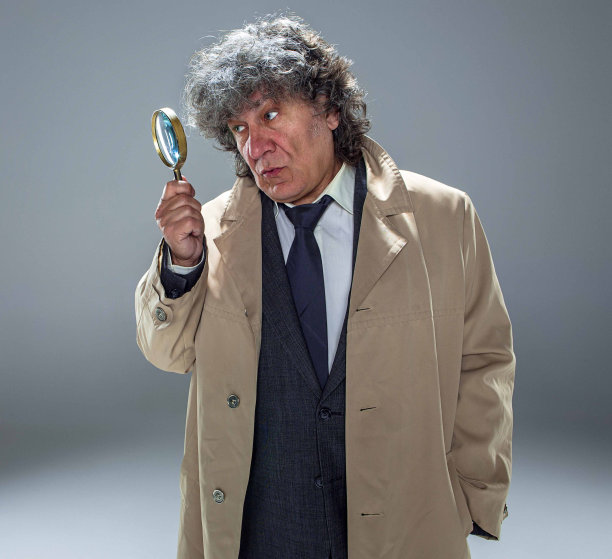 资深男子作为侦探或黑手党老板灰工作室的背景图片下载