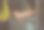 女人在电梯里按按钮。素材图片